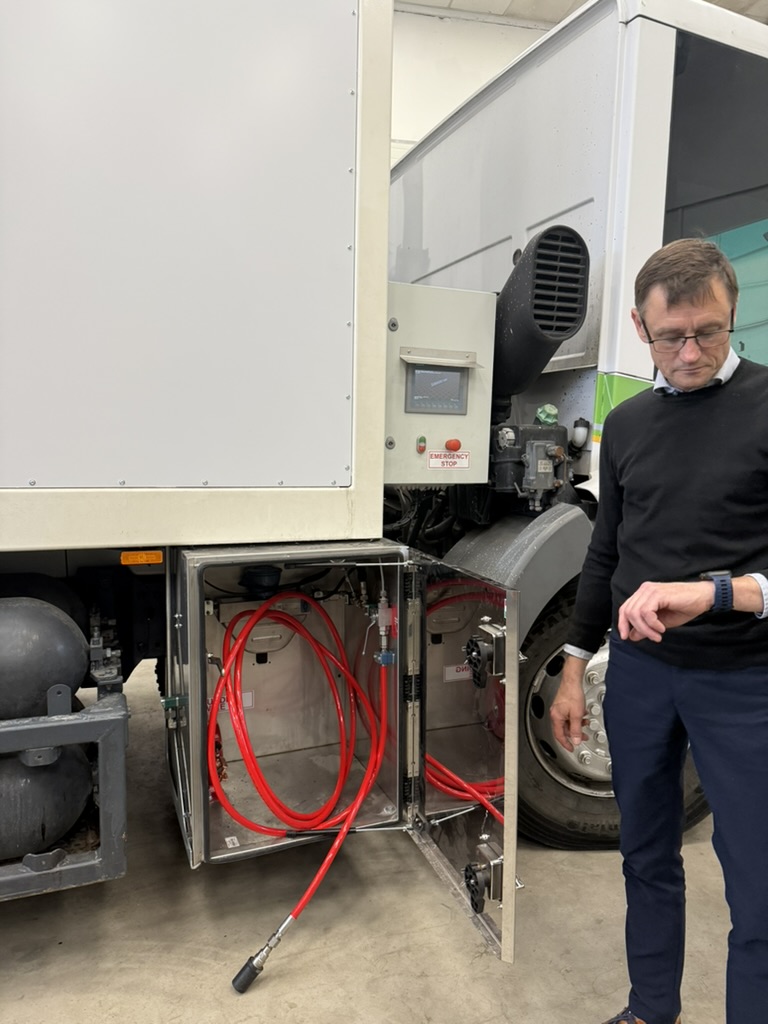 Professional CNG compressed natural gas equipment specifications showing Type 4 cylinders, safety compliance, and Mercedes Econic mobile station components for Nigeria